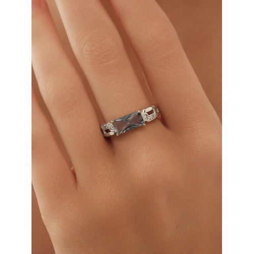 Кольцо из серебра 925 пробы с искусственными турмалинами и фианитами