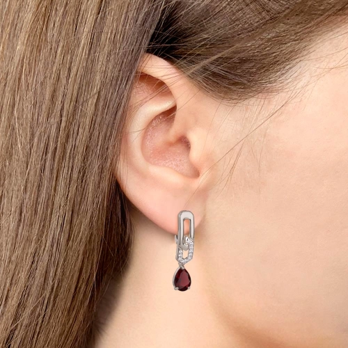 Серьги из серебра 925 пробы с гранатами и фианитами