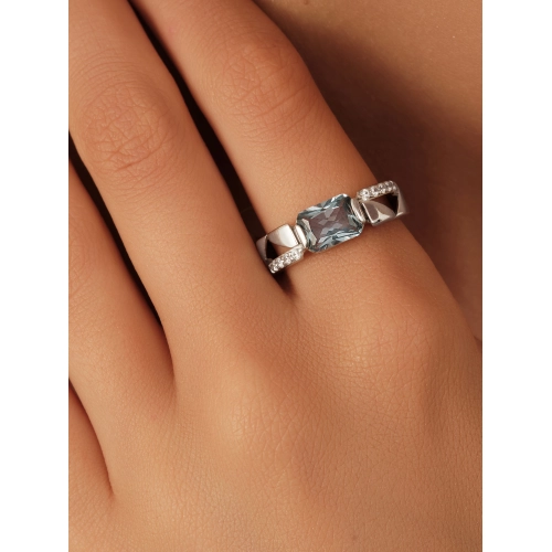 Кольцо из серебра 925 пробы с искусственными турмалинами и фианитами