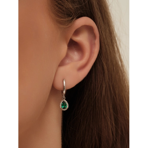 Серьги из серебра 925 пробы с искусственным изумрудом и фианитами