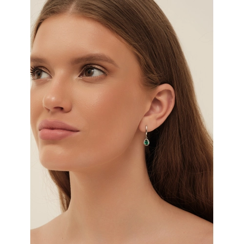 Серьги из серебра 925 пробы с искусственным изумрудом и фианитами