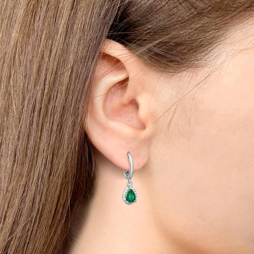 Серьги из серебра 925 пробы с искусственным изумрудом и фианитами