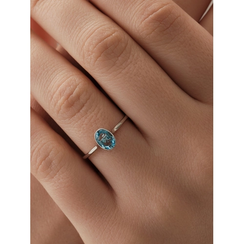 Кольцо из белого золота 585 пробы с топазами