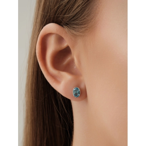 Серьги пусеты из белого золота 585 пробы с топазами