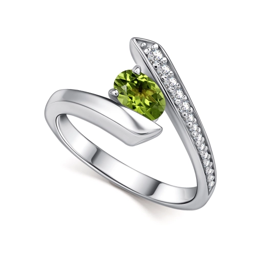 Кольцо из серебра 925 пробы с хризолитами и фианитами