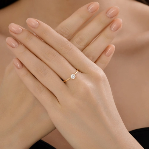 Кольцо из золота 585 пробы с фианитами