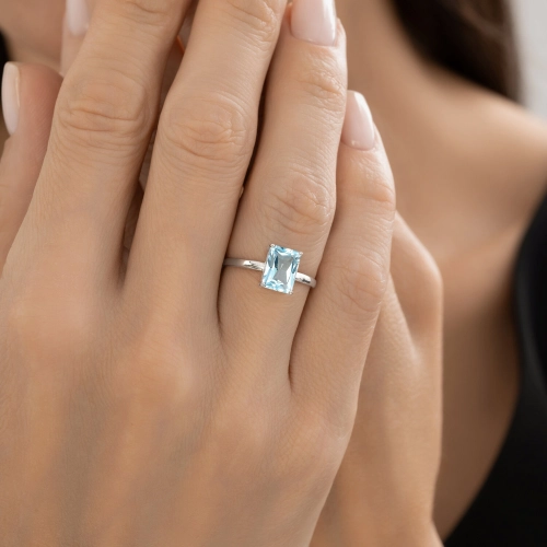 Кольцо из серебра 925 пробы с топазом