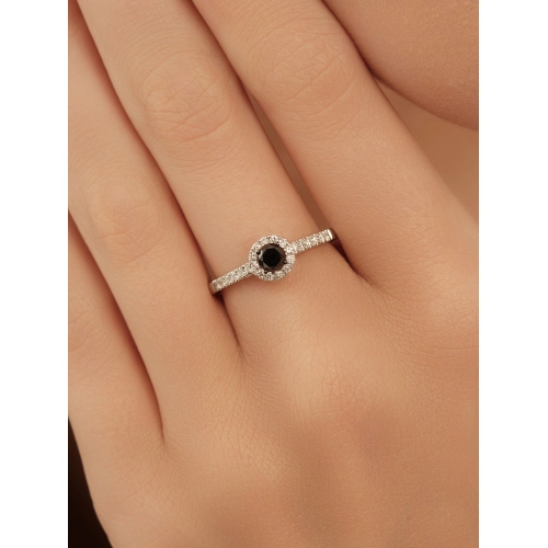 Кольцо из белого золота 585 пробы с белыми и черными бриллиантами