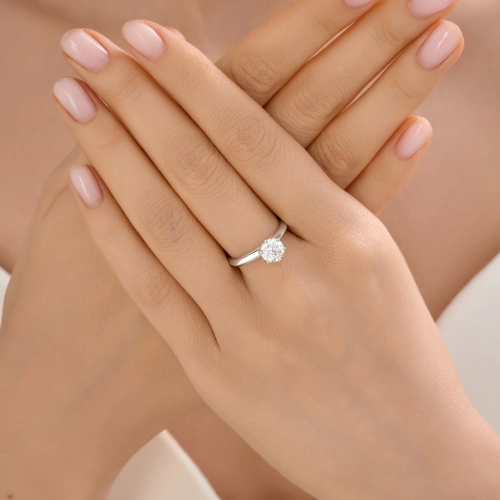 Кольцо из белого золота 585 пробы с выращенными бриллиантами и рубином