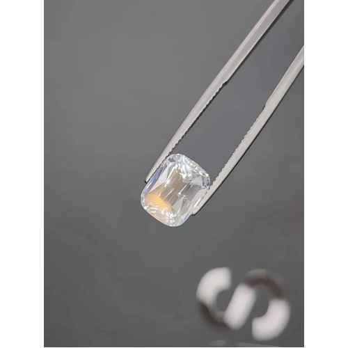 Лунный камень кушон бесцветный