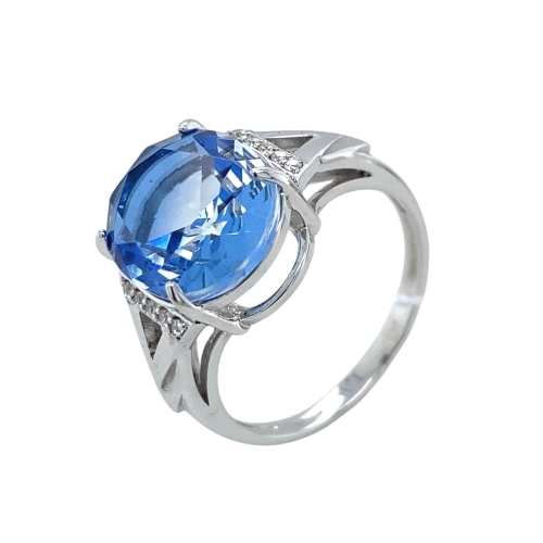 Кольцо из серебра 925 пробы с кристаллами и фианитами