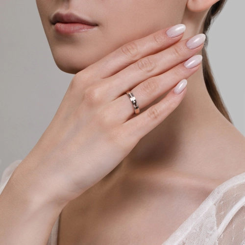 Обручальное кольцо из золота 585 пробы с бриллиантами