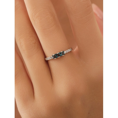 Кольцо из белого золота 585 пробы с топазами London Blue и фианитами