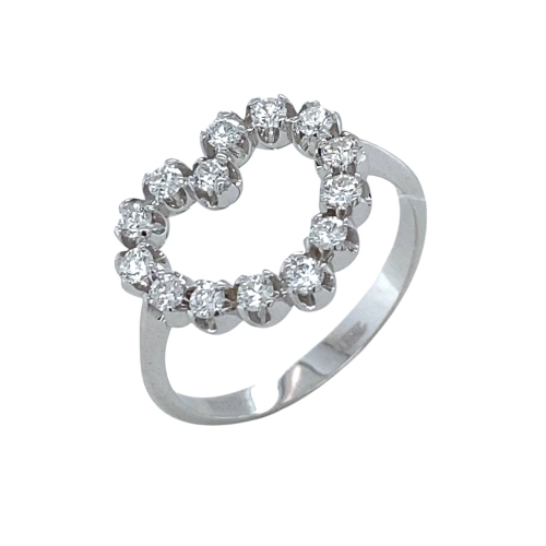 Кольцо из серебра 925 пробы с белым янтарем