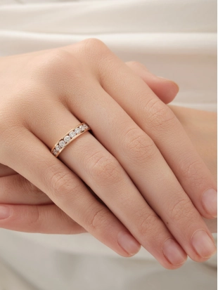 Обручальное кольцо из золота 585 пробы с бриллиантами