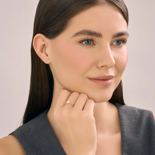 Кольцо из золота 585 пробы с фианитами