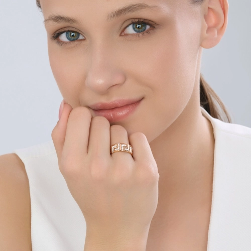 Кольцо из золота 585 пробы с фианитами