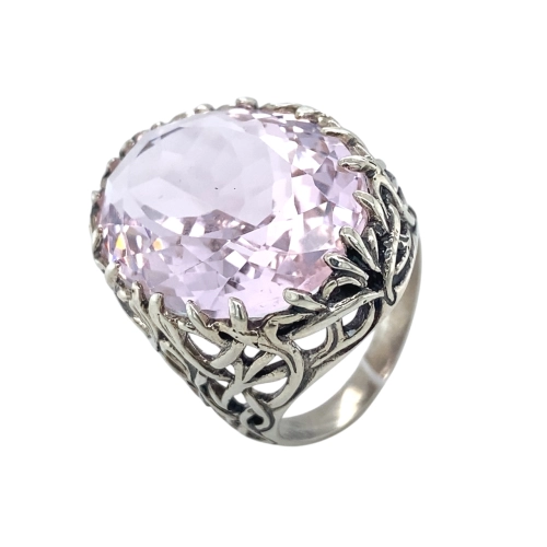 Кольцо из серебра 925 пробы с искусственнм розовым кварцем