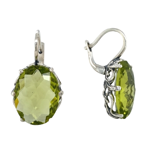 Серьги из серебра 925 пробы с искусственым кварцем цвета хризолит