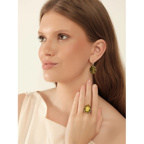 Серьги из серебра 925 пробы с искусственым кварцем цвета хризолит