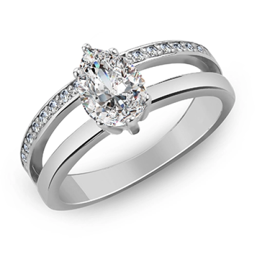 Кольцо из серебра 925 пробы с фианитами