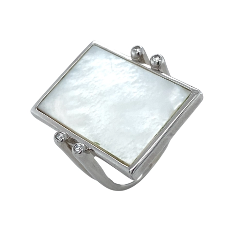 Кольцо из серебра 925 пробы с перламутром