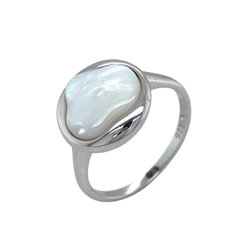 Кольцо из серебра 925 пробы с перламутром