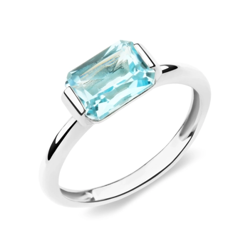 Кольцо из серебра 925 пробы с аметистом