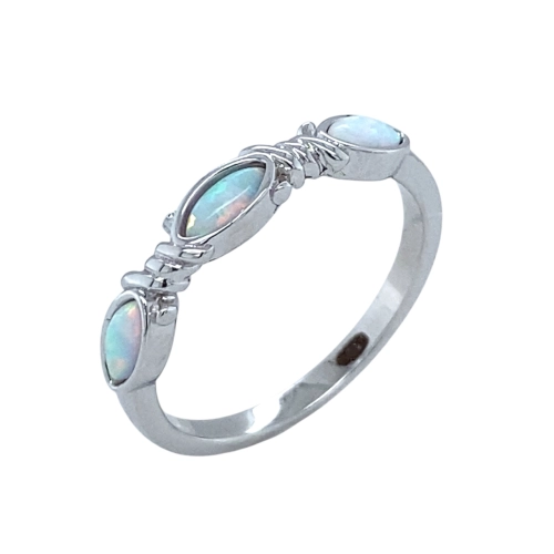 Кольцо из серебра 925 пробы с искусственным опалом