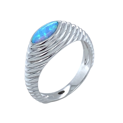 Кольцо из серебра 925 пробы с искусственным опалом