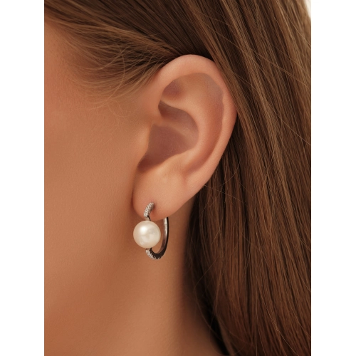 Серьги пусеты из серебра 925 пробы с жемчугом и фианитами