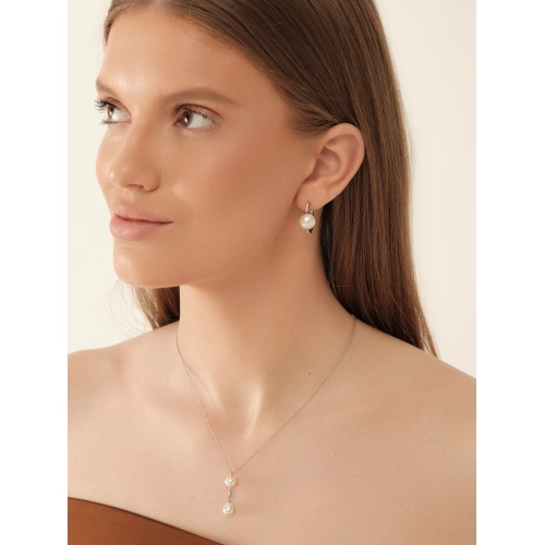 Серьги пусеты из серебра 925 пробы с жемчугом и фианитами