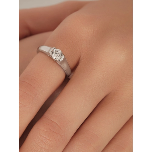 Кольцо из серебра 925 пробы с цирконами