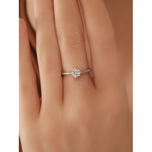 Кольцо из серебра 925 пробы с цирконами