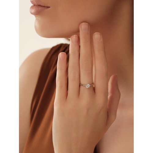 Кольцо из серебра 925 пробы с цирконами