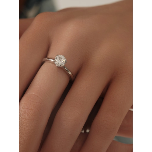 Кольцо из серебра 925 пробы с цирконами