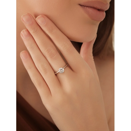 Кольцо из серебра 925 пробы с цирконами