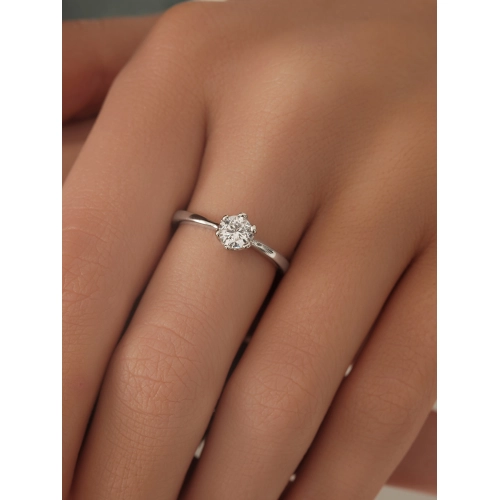 Кольцо из серебра 925 пробы с цирконами