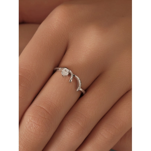 Кольцо из серебра 925 пробы с цирконами