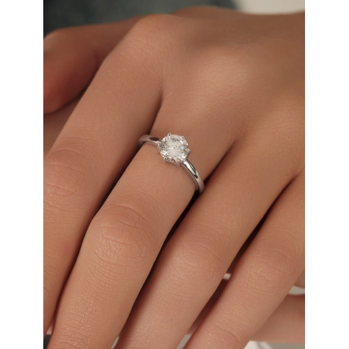 Кольцо из серебра 925 пробы с цирконами