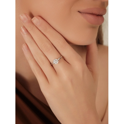 Кольцо из серебра 925 пробы с цирконами