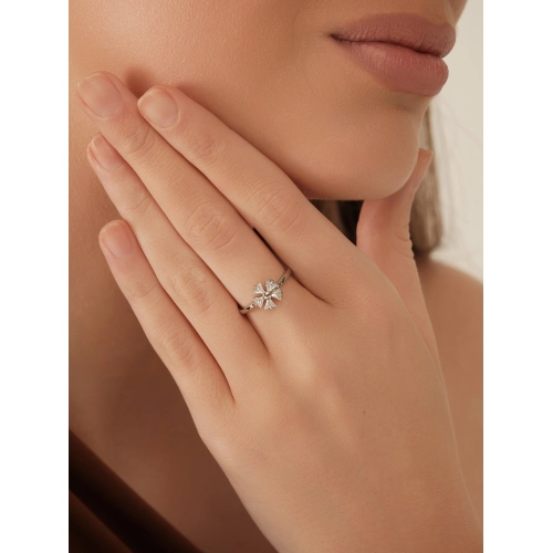 Кольцо из серебра 925 пробы с цирконами