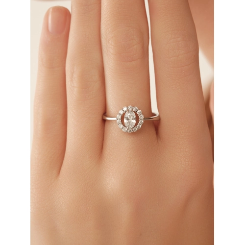 Кольцо из серебра 925 пробы с цирконами