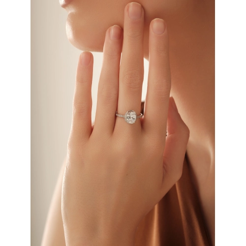 Кольцо из серебра 925 пробы с цирконами