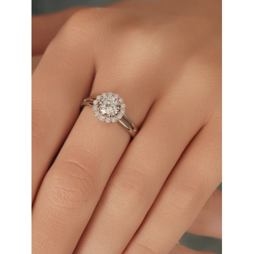 Кольцо из серебра 925 пробы с цирконами