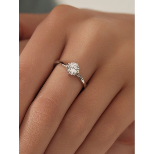 Кольцо из серебра 925 пробы с цирконами