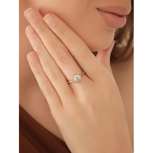 Кольцо из серебра 925 пробы с цирконами