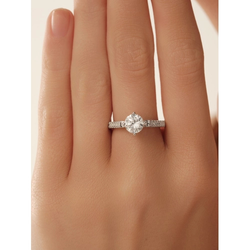 Кольцо из серебра 925 пробы с цирконами