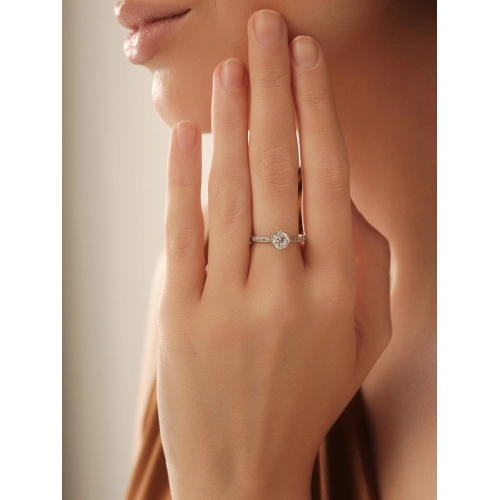 Кольцо из серебра 925 пробы с цирконами