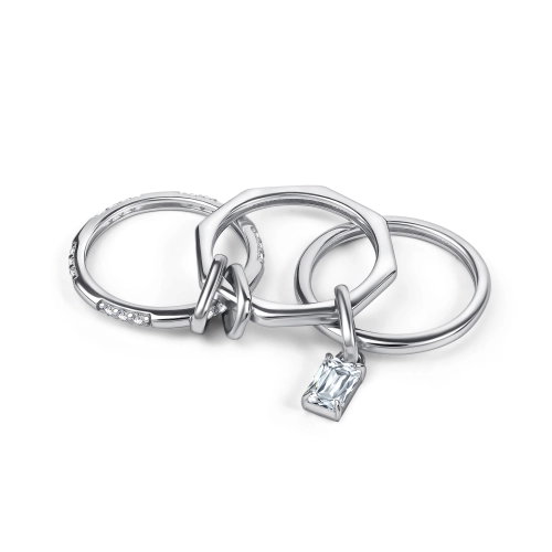 Кольцо из серебра 925 пробы с фианитами